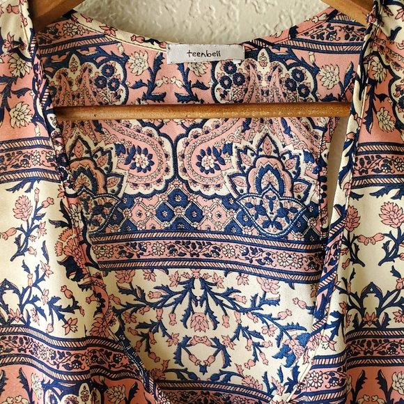 Teenbell Boho Floral and Paisley High-Low Tank Top - Picture 4 of 4